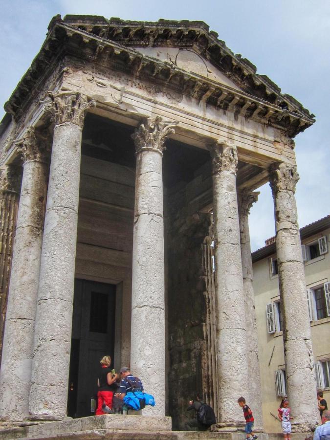 Villa John Pula Exterior photo