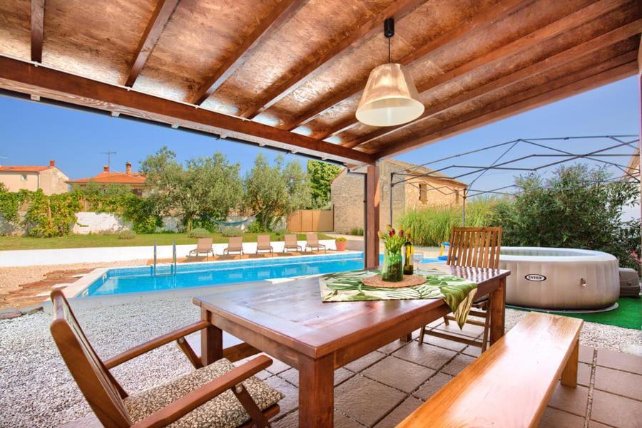 Villa John Pula Exterior photo