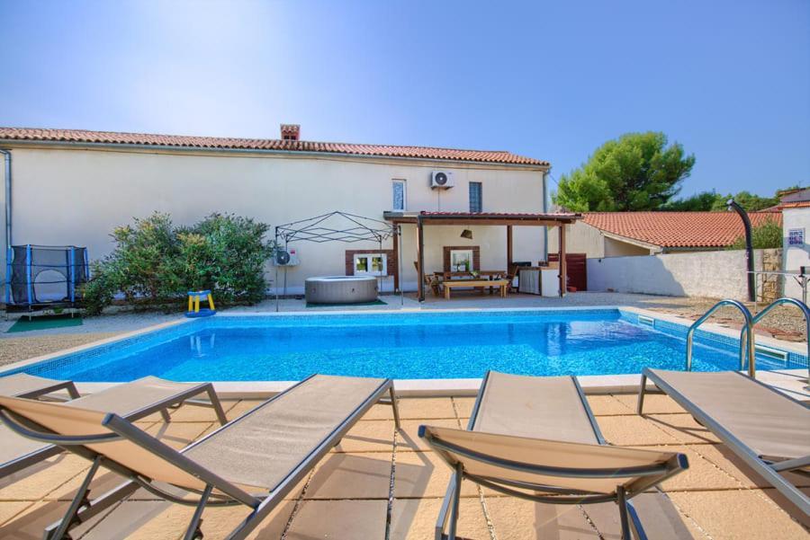 Villa John Pula Exterior photo
